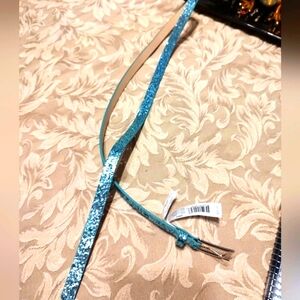🐦🩵🐦 NWT Vibrant Sparkly Turquoise Blue & Silver Skinny Belt - L